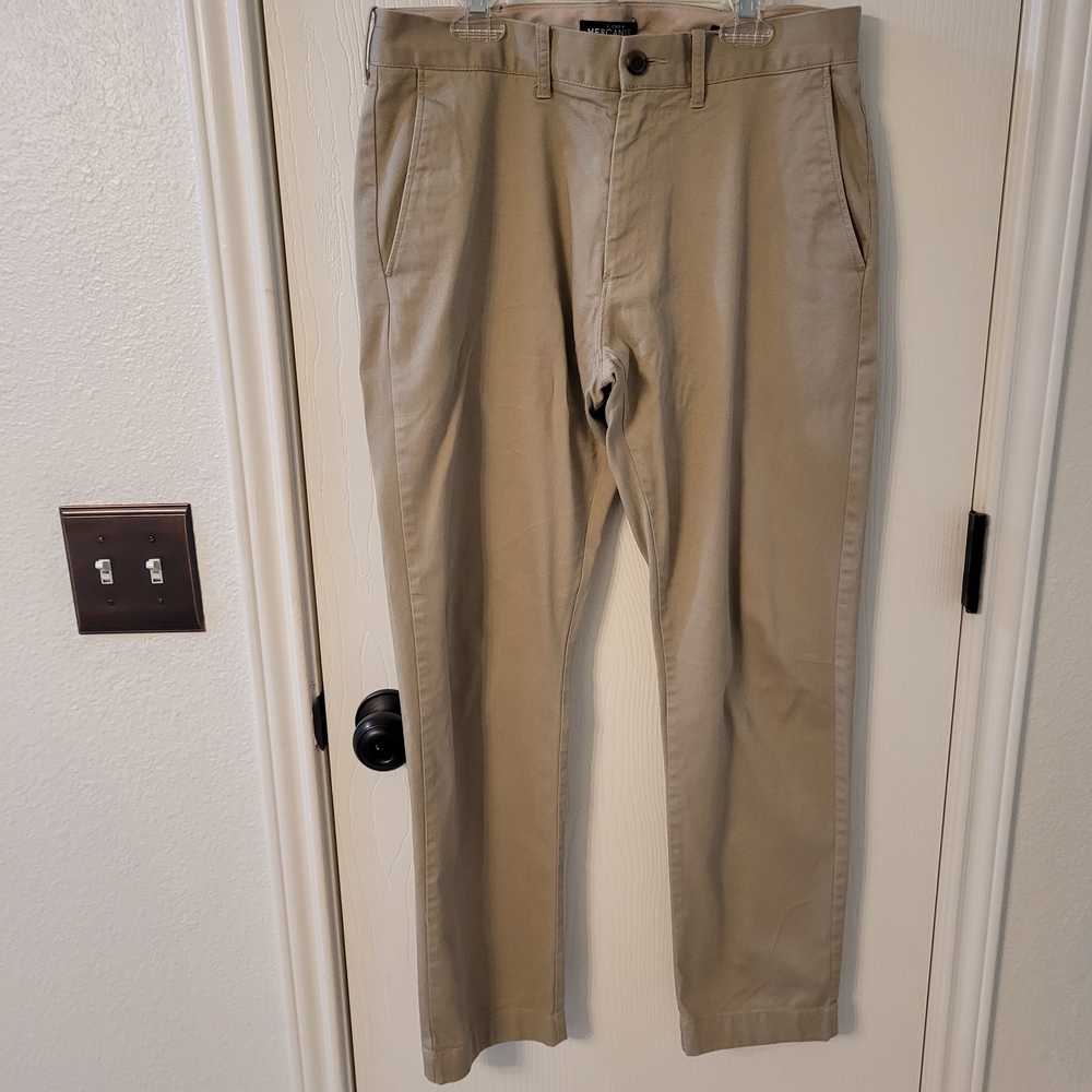 Classic Men's Khaki Chinos